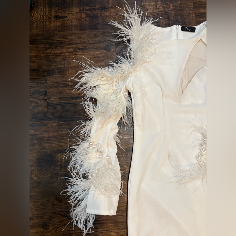 Dejzi White Feathered Long Sleeve Dress - Picture 4 of 9